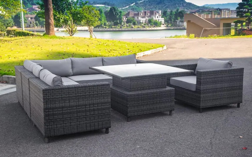Prova il lusso e il comfort con il set di divani angolari da 7 pezzi dotato di tavolo rialzato