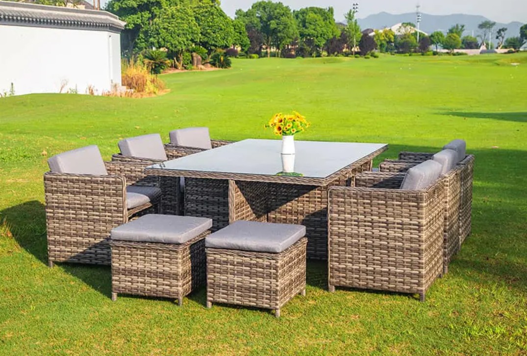 Festeggia con stile: scopri il lusso e il comfort con un set da tavolo da pranzo da 11 pezzi