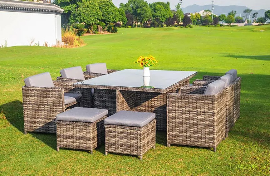 Perché i set da pranzo in rattan sono l'aggiunta perfetta al tuo spazio esterno